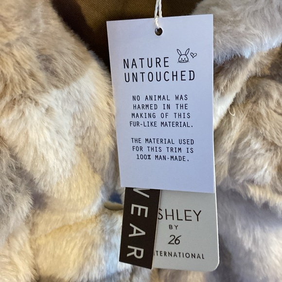 Ashley by 26 International faux fur coat, size medium - Picture 3 of 5